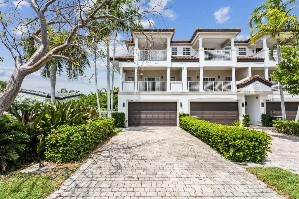 3861 NE 22nd Way Lighthouse Point FL 33064