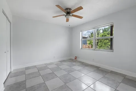 925 S Pine Street Lake Worth Beach FL 33460