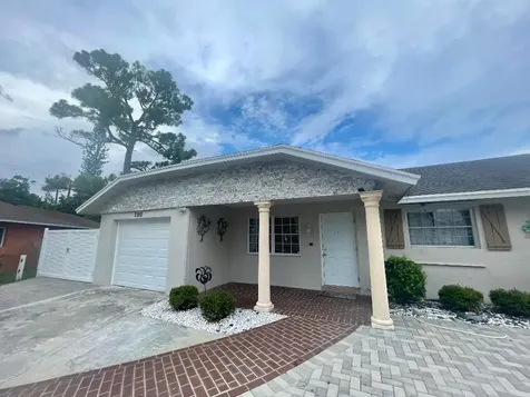 2910 Via Vizcaya Lake Worth FL 33461