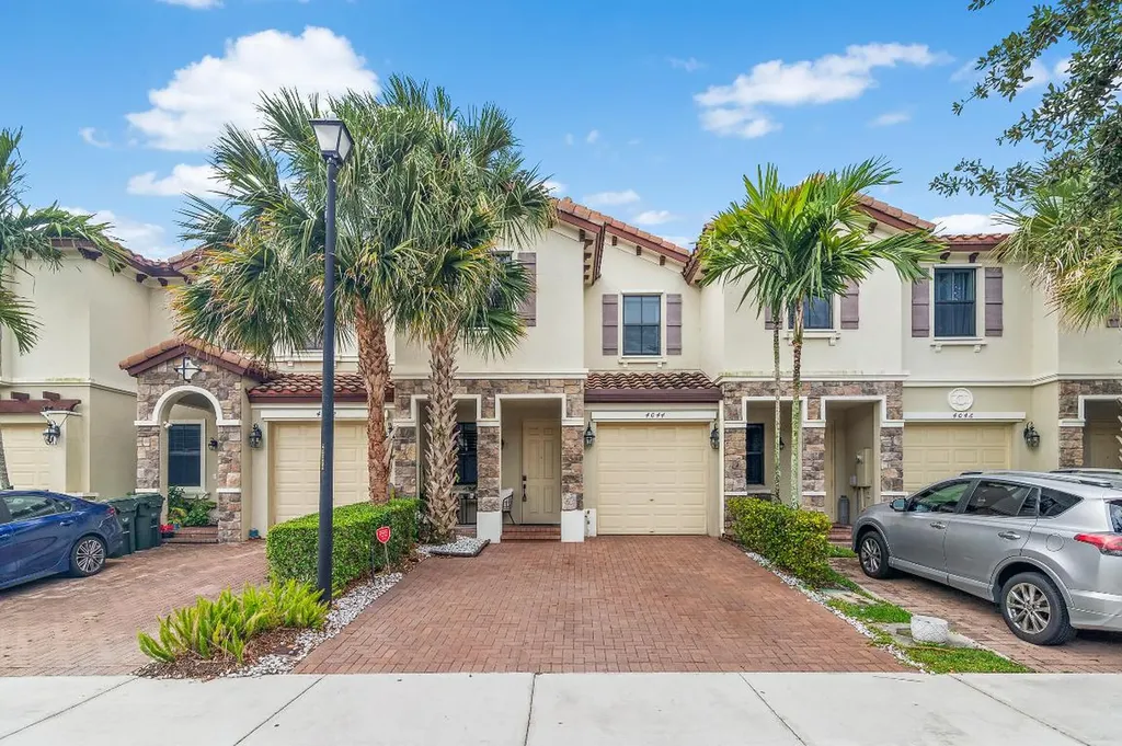 4044 Devenshire Court Coconut Creek FL 33073