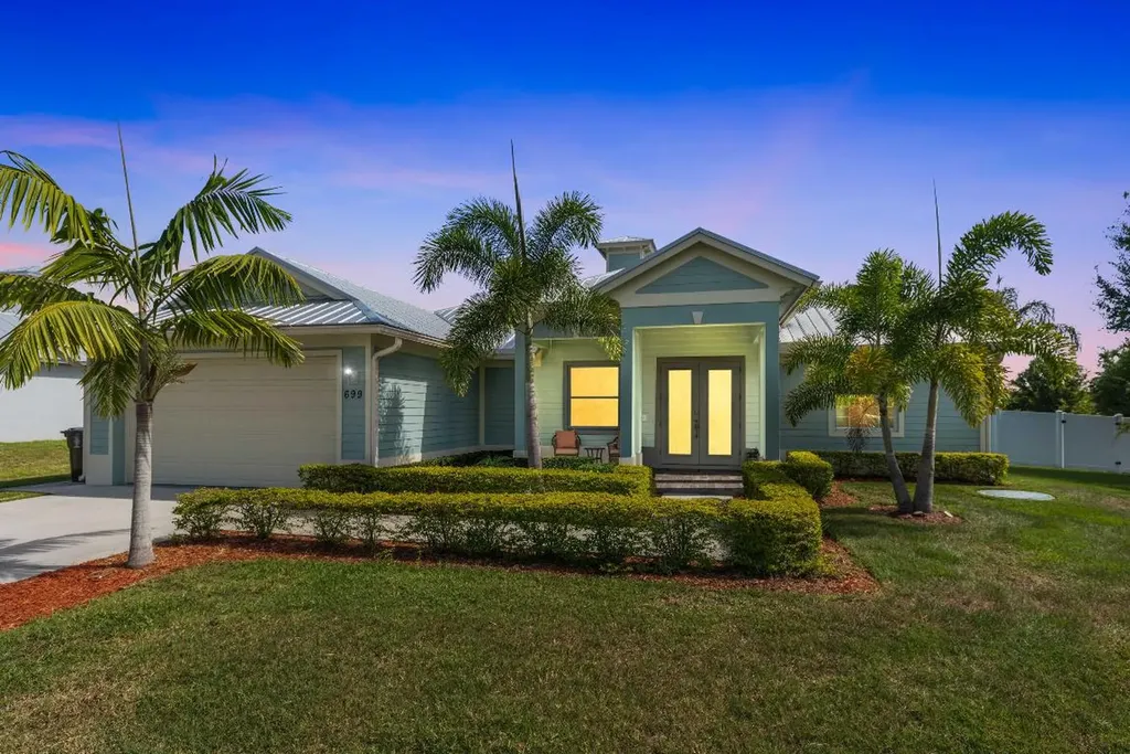 699 SE Crescent Avenue Port St Lucie FL 34984
