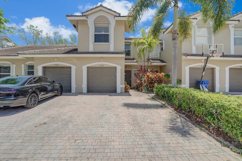5460 NW 90th Terrace Sunrise FL 33351