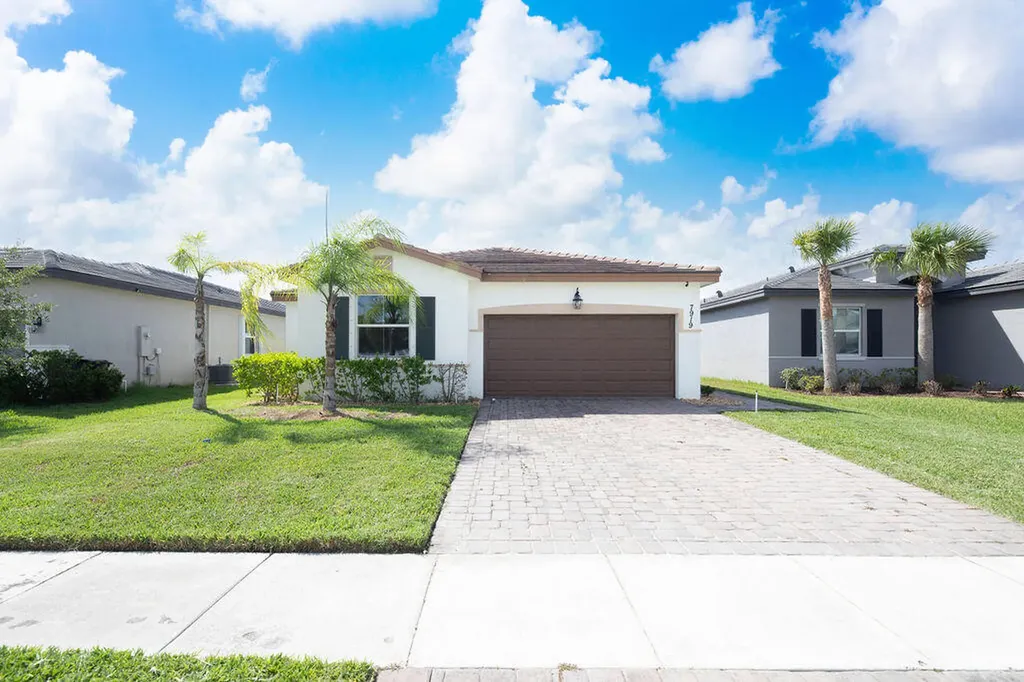 7919 NW Greenbank Circle Port St Lucie FL 34987