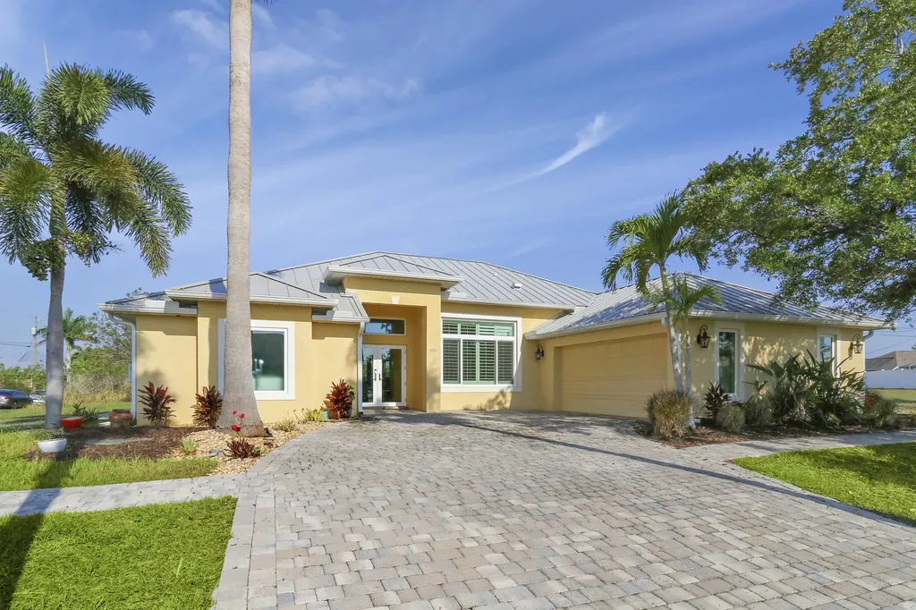 1994 SW Glendale Street Port St Lucie FL 34987