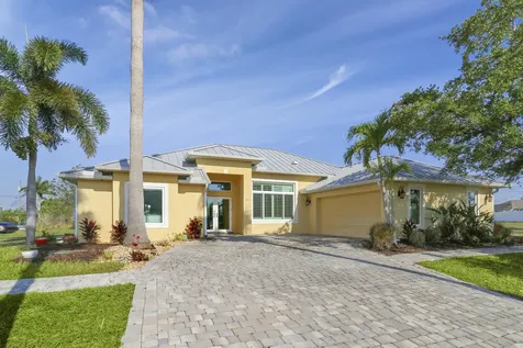 1994 SW Glendale Street Port St Lucie FL 34987
