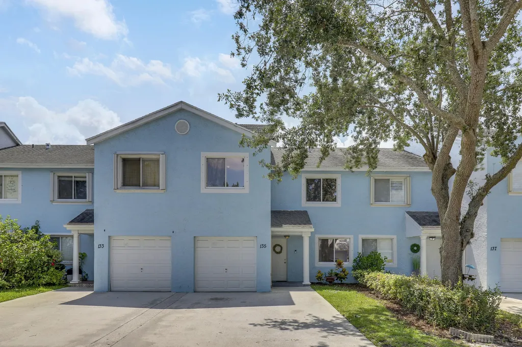 135 Fairway Lane Royal Palm Beach FL 33411