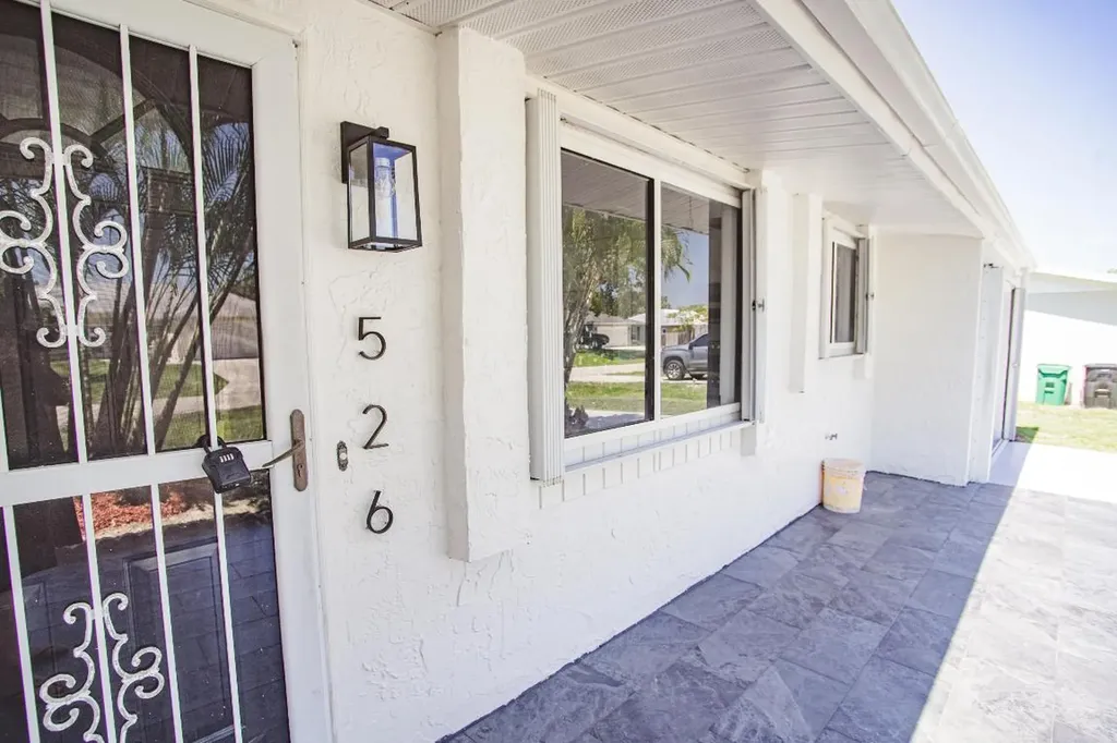 526 NW Avon Avenue Port St Lucie FL 34983