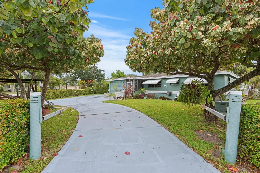 11701 Oleander Drive Royal Palm Beach FL 33411