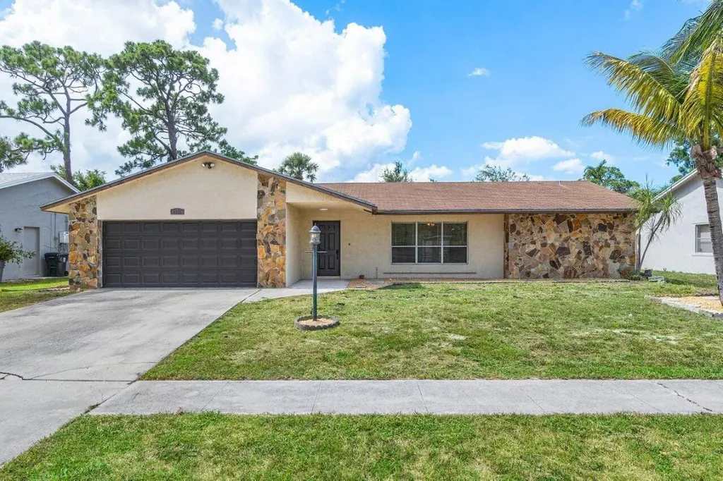4639 Blue Pine Circle Lake Worth FL 33463
