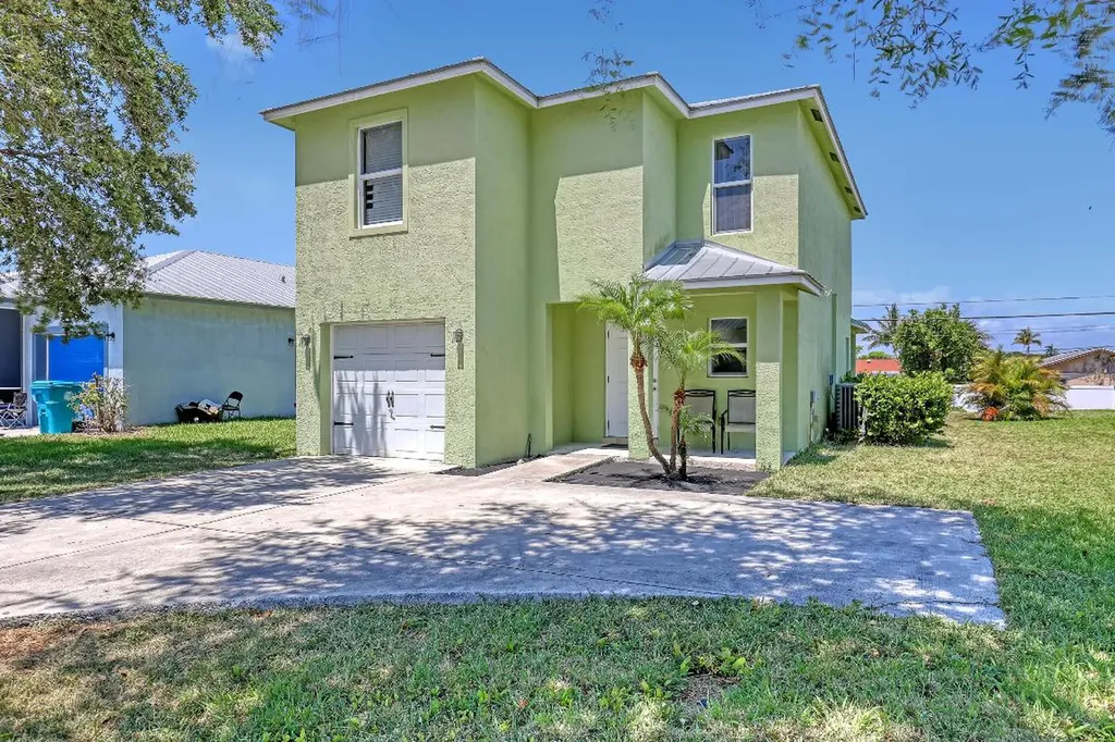 717 NW 2nd Street Boynton Beach FL 33435