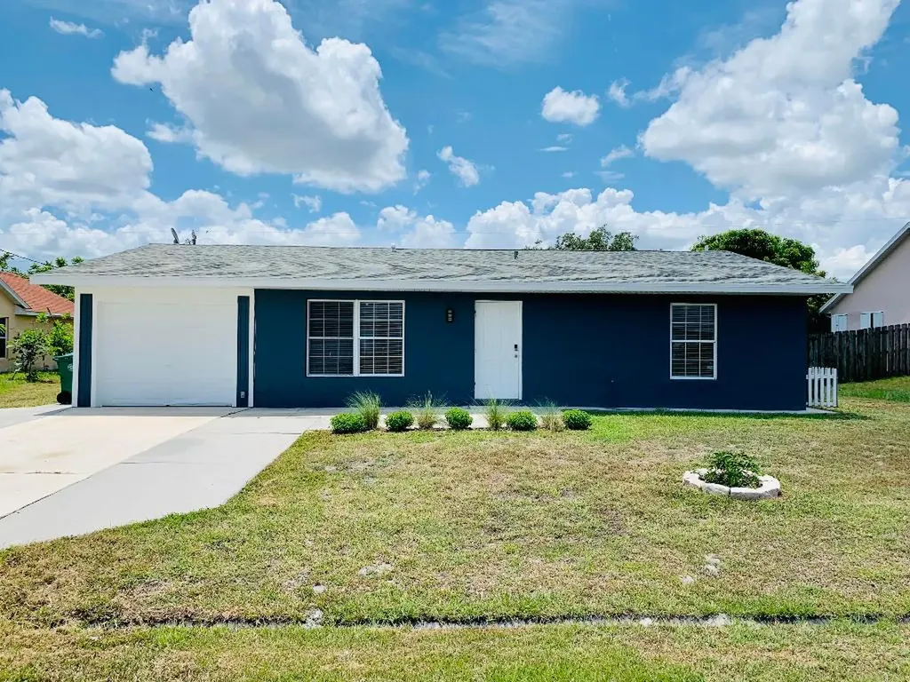 556 SE Sunnybrook Terrace Port St Lucie FL 34983