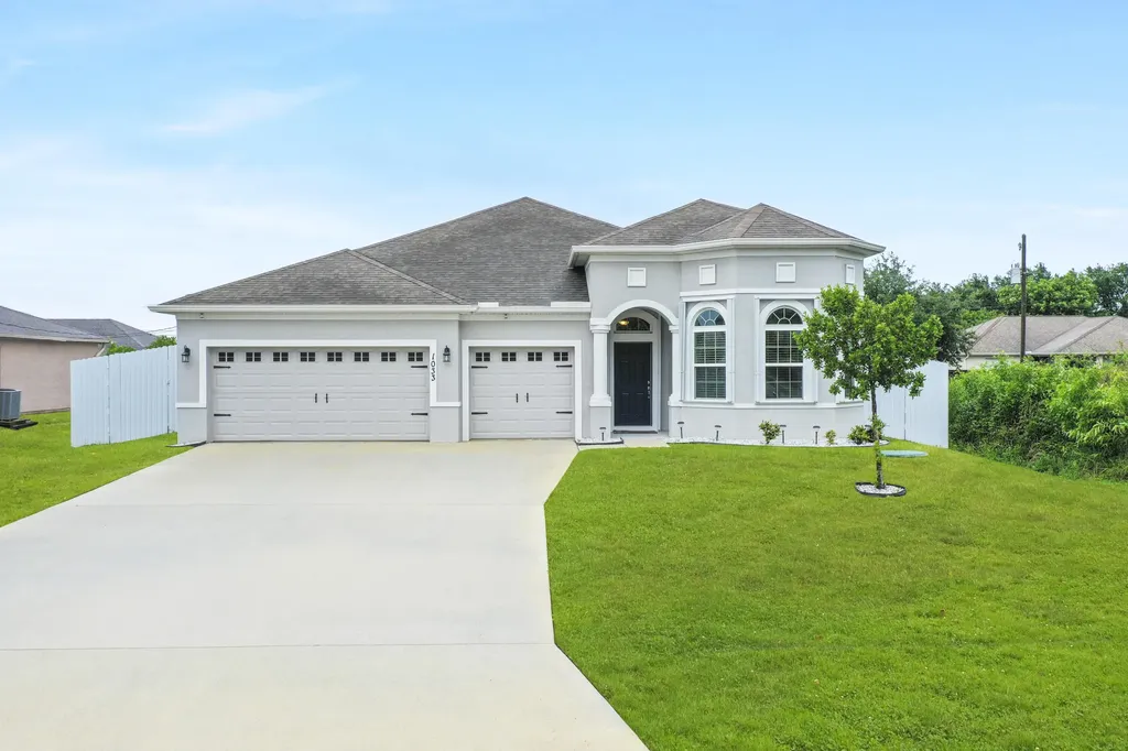 1033 SW Mccracken Avenue Port St Lucie FL 34953