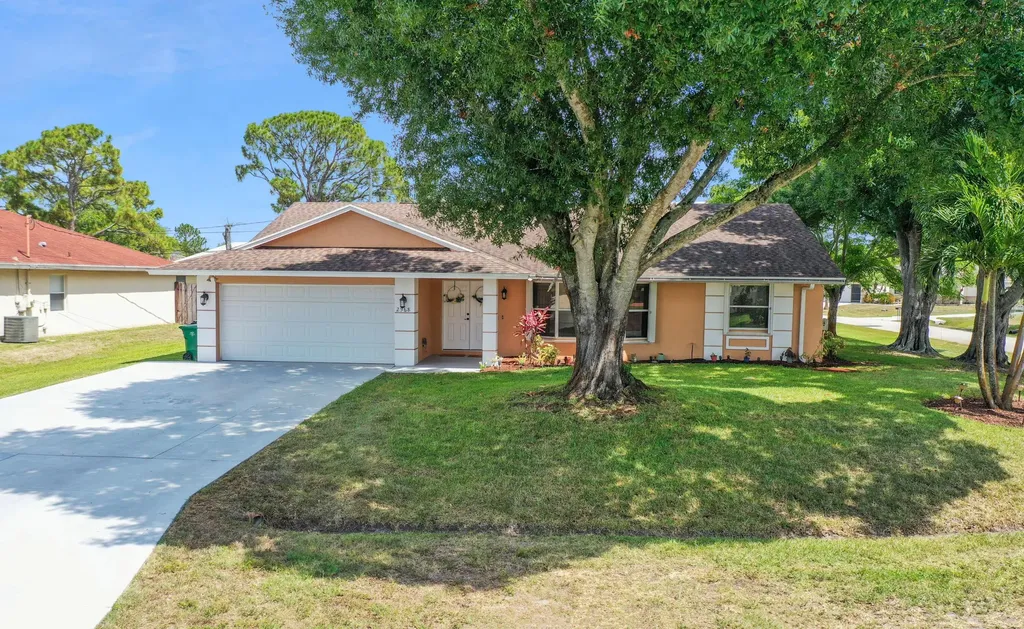 2568 SW Grotto Circle Port St Lucie FL 34953