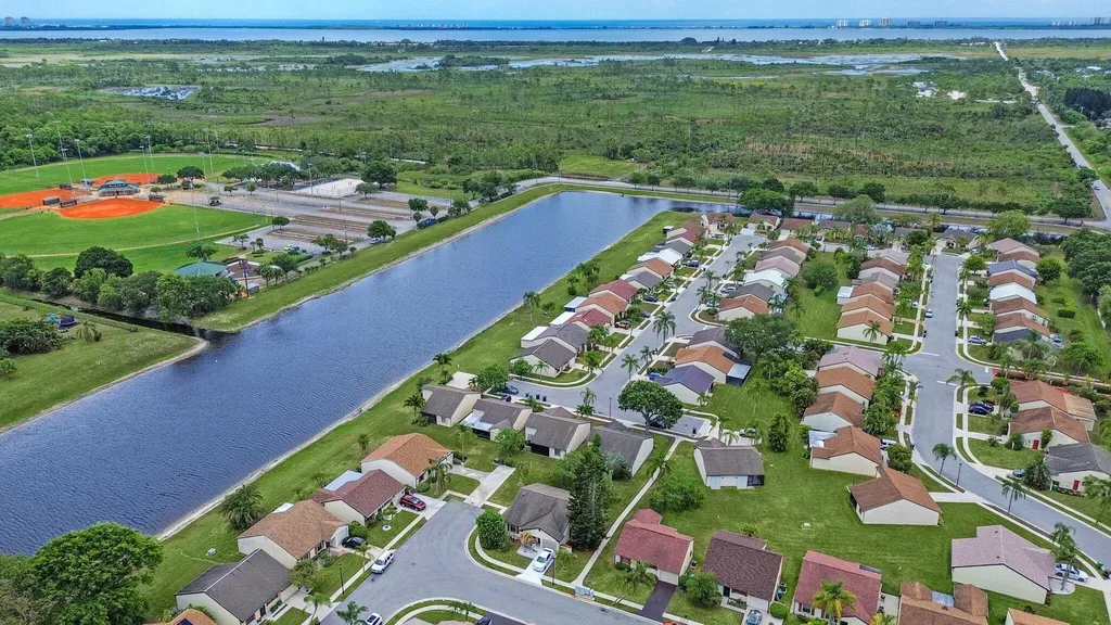 2229 SE Brekenridge Circle Port St Lucie FL 34952