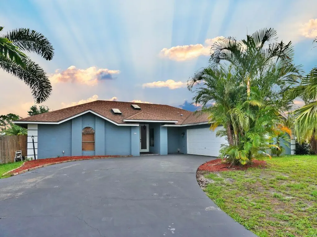 925 SE Streamlet Avenue Port St Lucie FL 34983