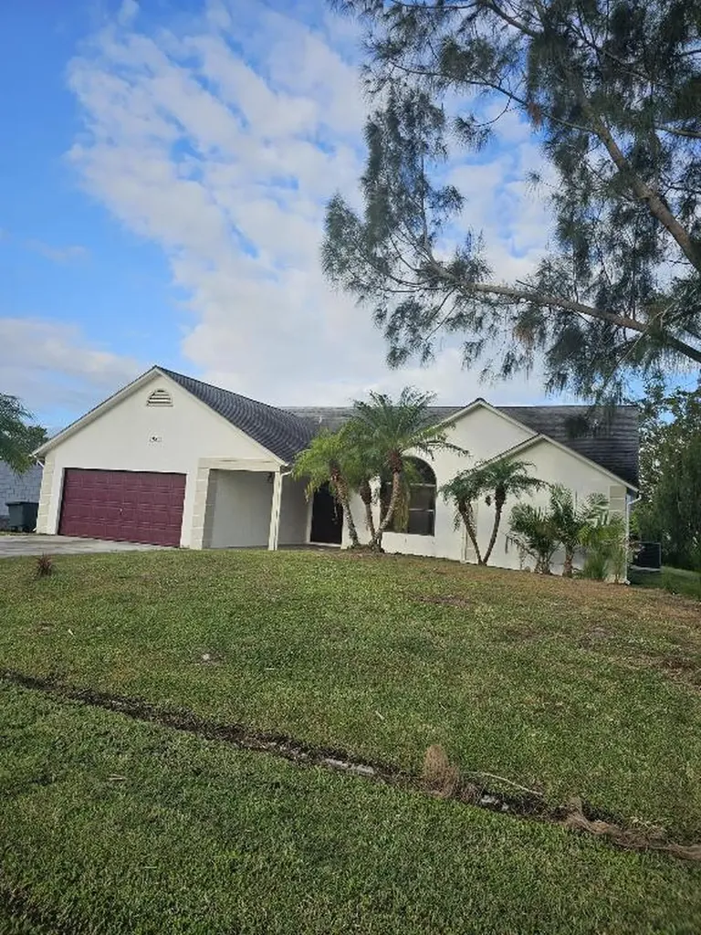 1934 SE Cheltenham Street Port St Lucie FL 34983