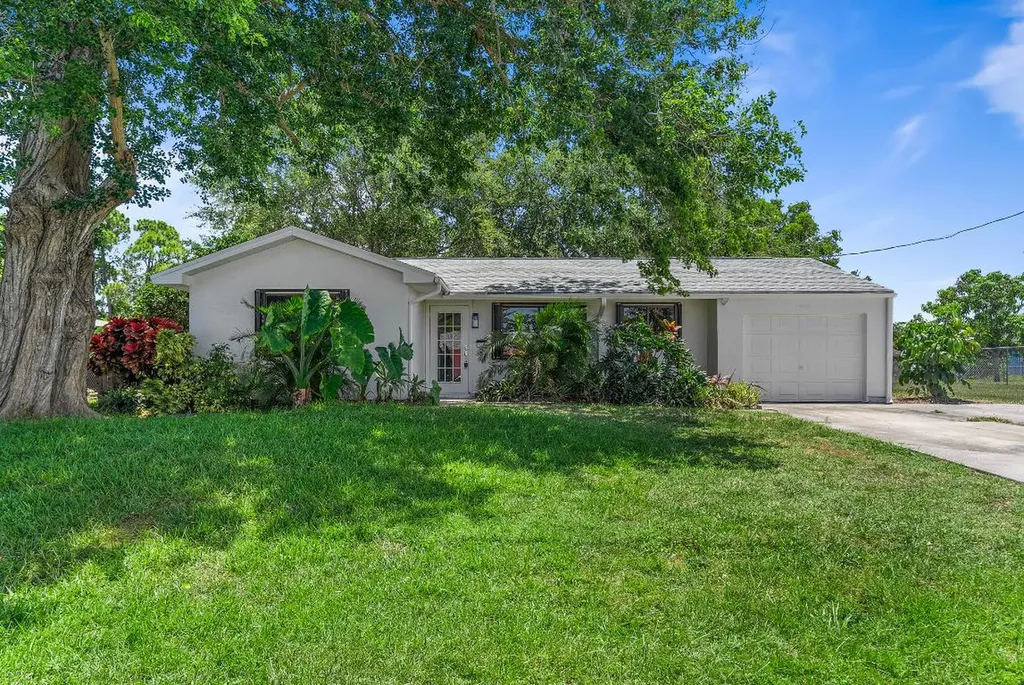 2520 SE Tiger Avenue Port St Lucie FL 34952