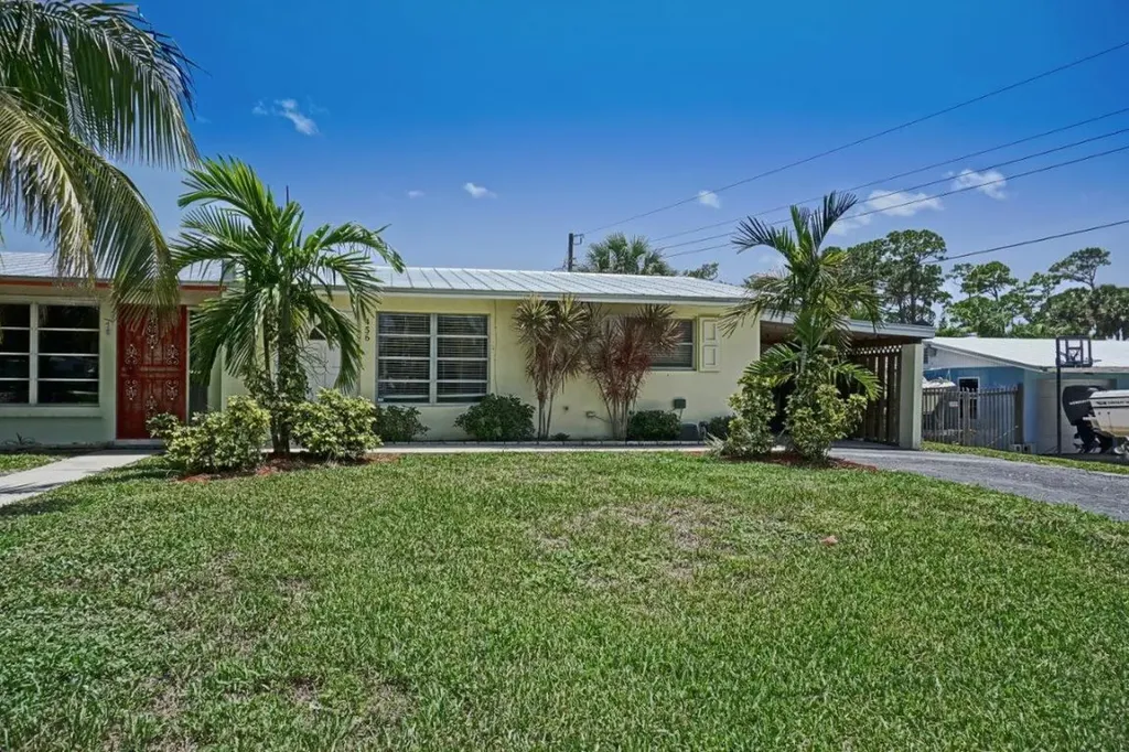 456 SE Robalo Court Stuart FL 34996