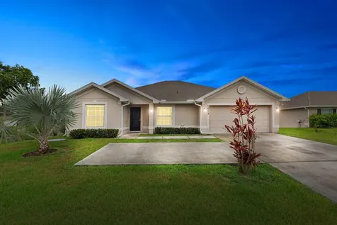 1673 SE Airoso Boulevard Port St Lucie FL 34984