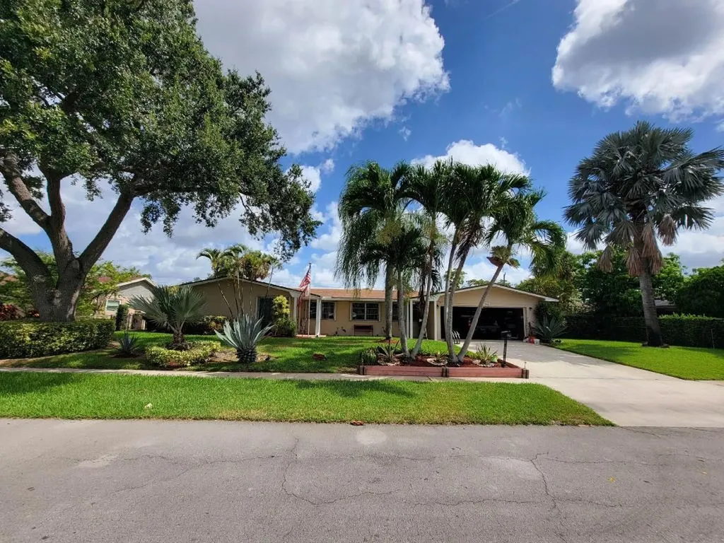 7861 Farragut Street Hollywood FL 33024