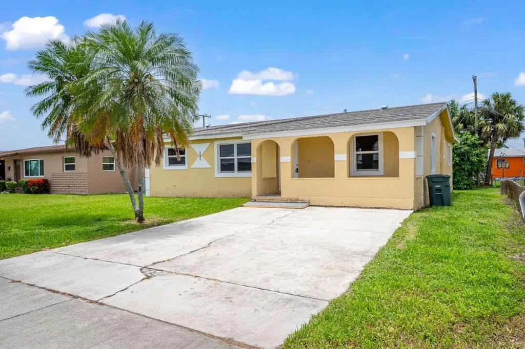 580 SW 10th Street Belle Glade FL 33430