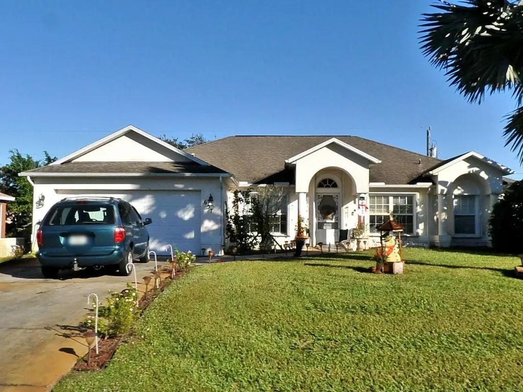 657 SW Gailbreath Avenue Port St Lucie FL 34953