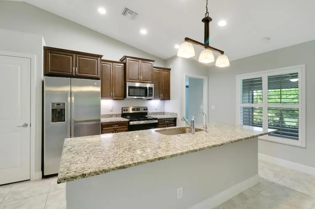 242 SW South Quick Circle Port St Lucie FL 34953