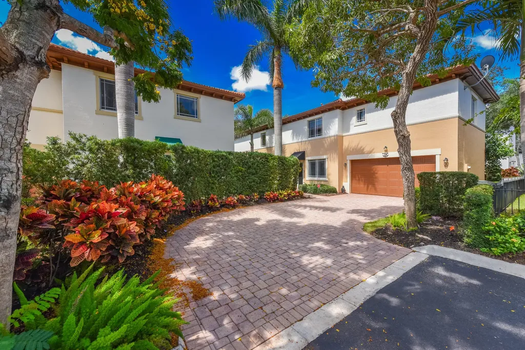 563 NW Library Commons Way Boca Raton FL 33432