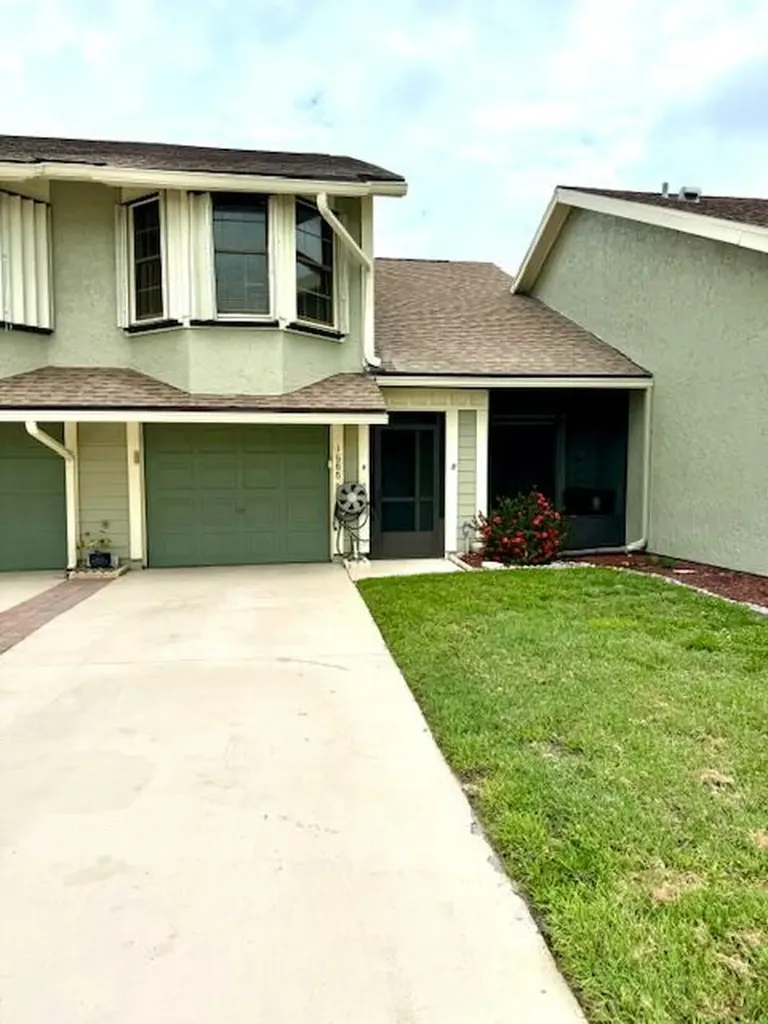 1565 SE Crayrich Court Port St Lucie FL 34952