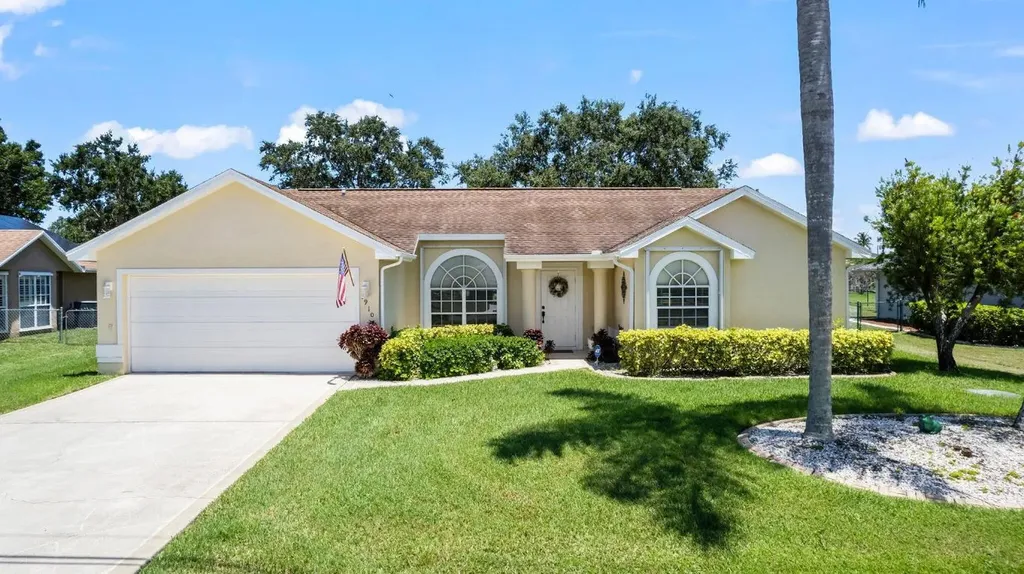 1910 SE Gaskins Circle Port St Lucie FL 34952