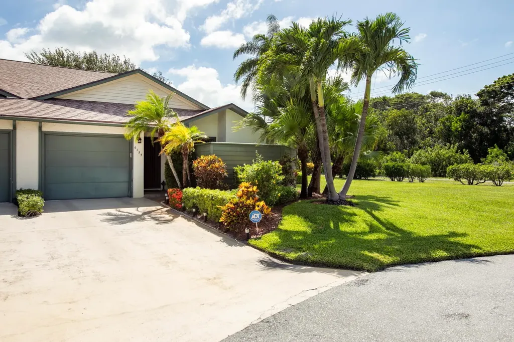 6755 SE Bunker Hill Drive Hobe Sound FL 33455
