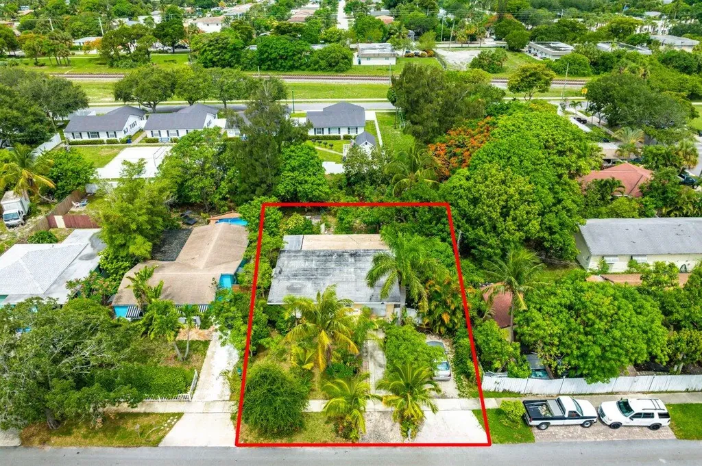 814 SE 2nd Avenue Delray Beach FL 33483