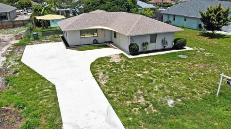 814 SW Del Rio Boulevard Port St Lucie FL 34953