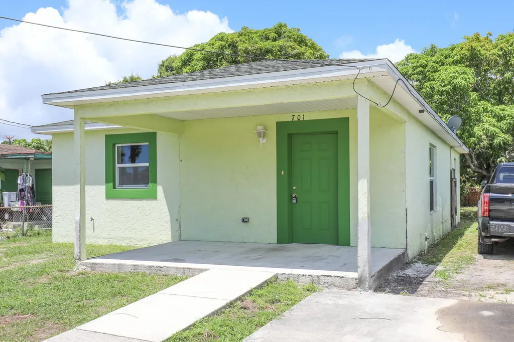 701 N 17th Street Fort Pierce FL 34950