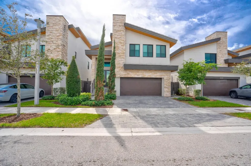 10262 NW 76th Terrace Doral FL 33178