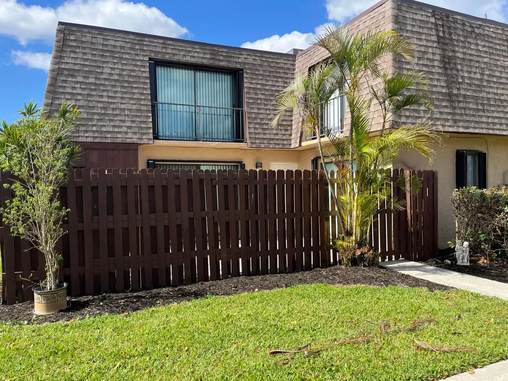5203 Waterview Circle Palm Springs FL 33461