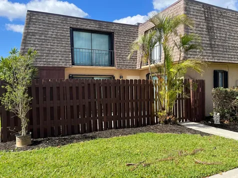 5203 Waterview Circle Palm Springs FL 33461