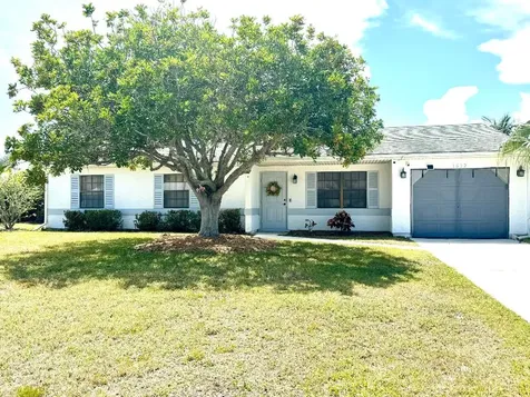 1532 SE Belcrest Street Port St Lucie FL 34952