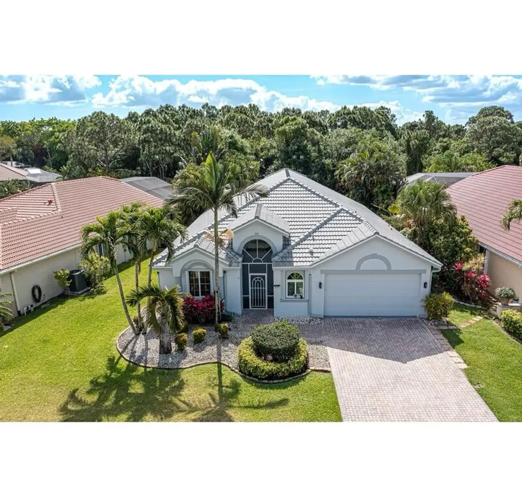 577 SW Lake Charles Circle Port St Lucie FL 34986
