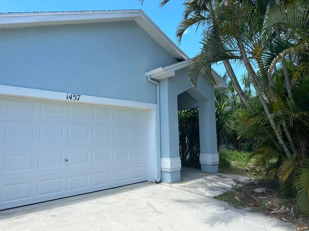 1457 SW Glastonberry Avenue Port St Lucie FL 34953
