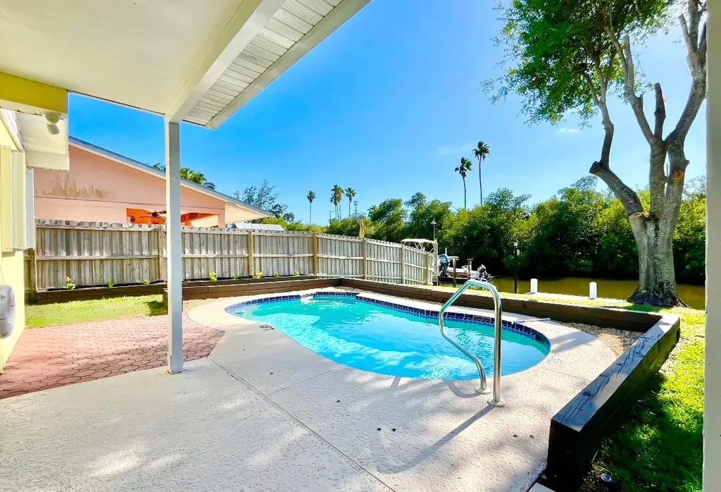 1933 Robalo Drive Vero Beach FL 32960