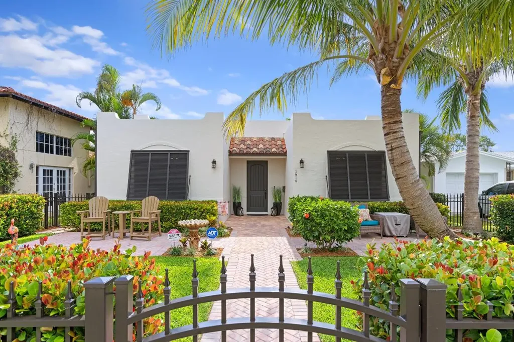 1614 S Palmway Lake Worth Beach FL 33460