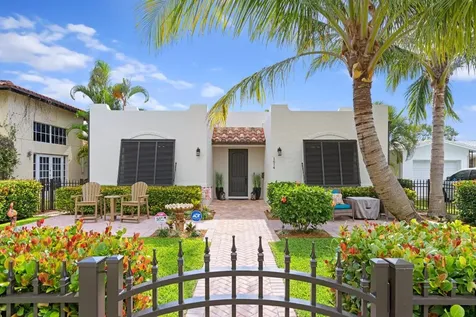 1614 S Palmway Lake Worth Beach FL 33460