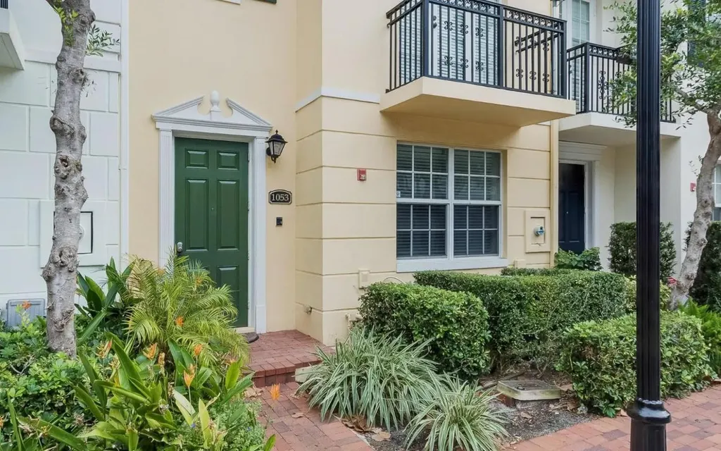 1053 W Heritage Club Circle Delray Beach FL 33483