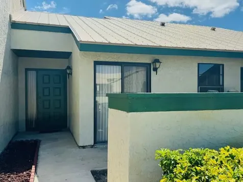 605 SW Jeanne Street Port St Lucie FL 34953