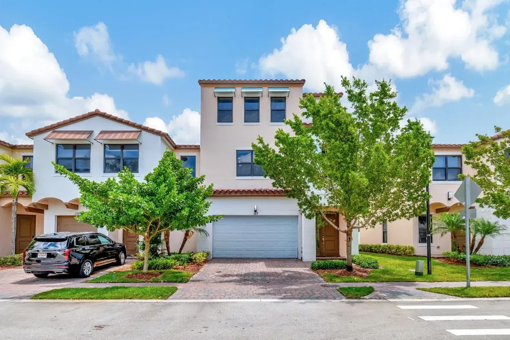 137 NW 209th Lane Pembroke Pines FL 33029