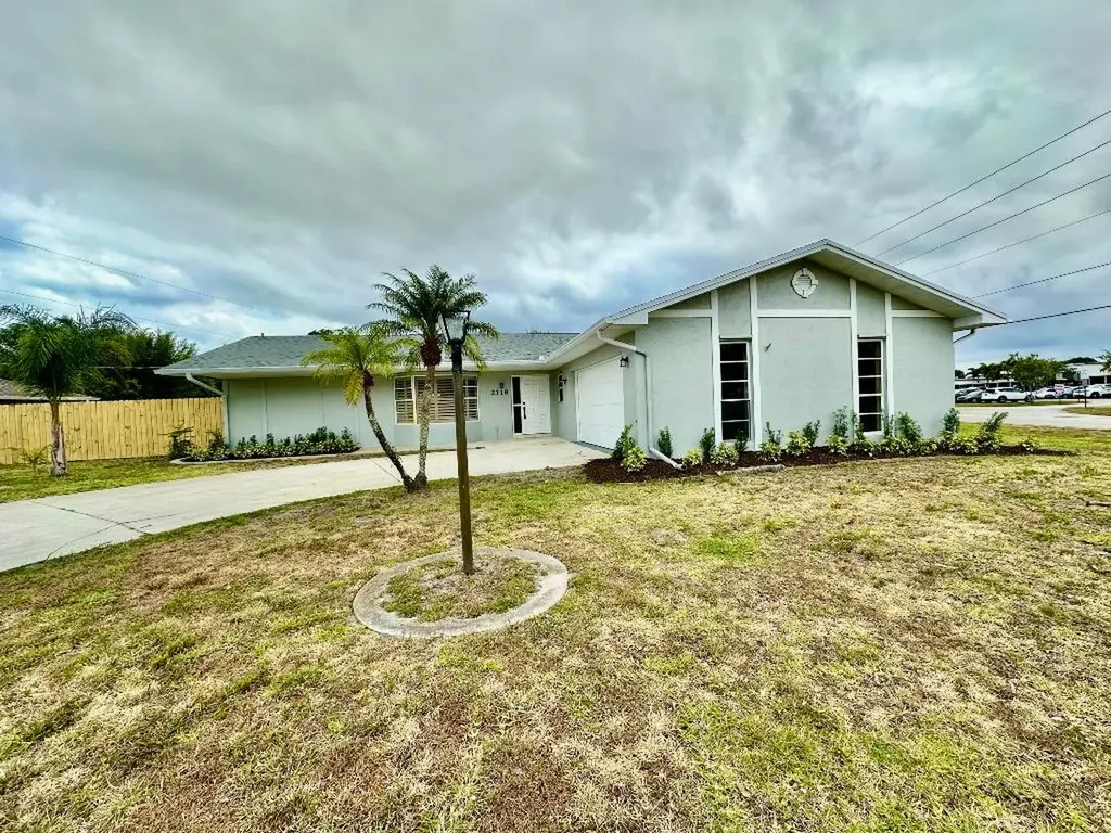 2718 SE Mariposa Avenue Port St Lucie FL 34952