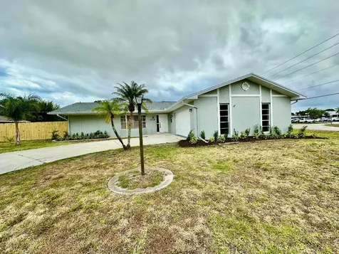 2718 SE Mariposa Avenue Port St Lucie FL 34952