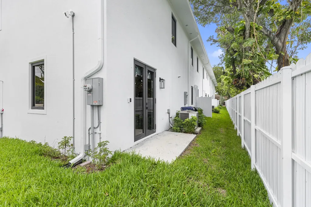 6997 NW 30th Terrace Fort Lauderdale FL 33309