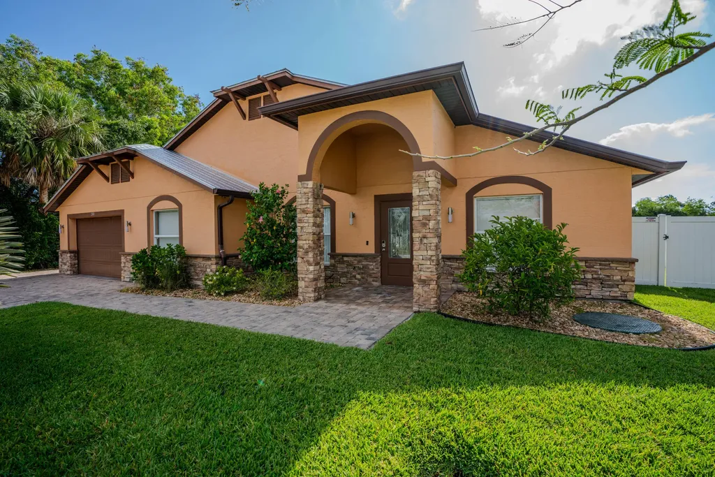 2001 SE South Buttonwood Drive Port St Lucie FL 34952